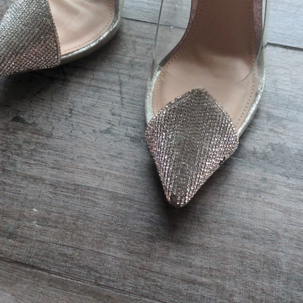 STEVE MADDEN Malibu Rhinestone Studded Clear Pump Size 6.5